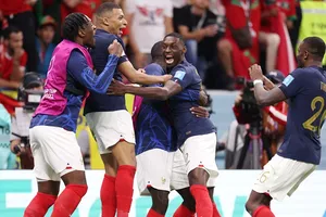 Tuyển Pháp cho thấy họ quá mạnh để lần thứ 2 liên tiếp vào chơi trận chung kết.