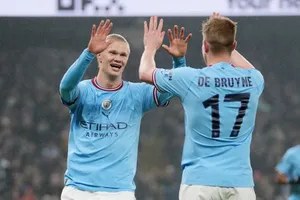 Erling Haaland lại ghi bàn sau đường chuyền của Kevin De Bruyne.