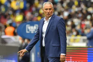 HLV Tite vừa bị cướp trên đường phố Rio de Janeiro.