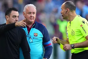 HLV Xavi Hernandez không muốn đổ lỗi cho trọng tài về số điểm bị mất.