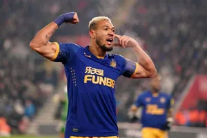 Tiền đạo Joelinton ghi bàn thắng duy nhất ở lượt đi bán kết Cúp Liên đoàn.