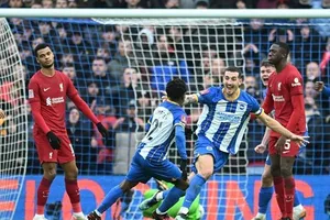 Liverpool trở thành cựu vô địch FA Cup sau thất bại 1-2 trước Brighton ở vòng 4.