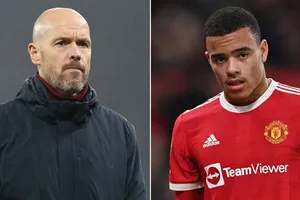 HLV Erik Ten Hag đã lần đầu nói chuyện với Mason Greenwood sau khi các cáo buộc hiếp dâm bị hủy bỏ.