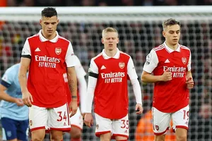 Arsenal té ngã ngay trước trận đầu tiên gặp Man.City ở đấu trường Premier League.