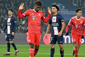 Kingsley Coman lại ghi bàn vào lưới đội bóng cũ giúp Bayern Munich tạo lợi thế lớn.