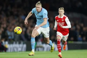 Áp lực thường trực mà Erling Haaland tạo nên khiến Arsenal phải thận trọng hơn.