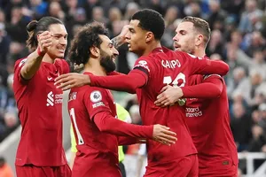 Liverpool giành chiến thắng 2-0 trên sân của đối thủ trực tiếp trong cuộc đua tốp 4 là Newcastle.