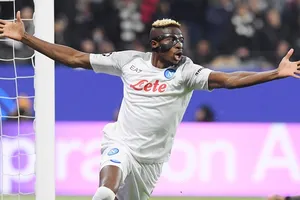 Victor Osimhen tiếp tục phong độ ghi bàn sung mãn để giúp Napoli thắng 2-0 trên sân Eintracht Frankfurt.