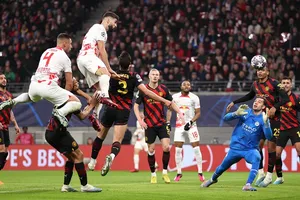 Josko Gvardiol đã có pha bật rất cao và đánh đầu chính xác gỡ hòa 1-1.