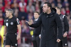 HLV Xavi Hernandez đã không giữ được bình tĩnh chứng kiến trận đấu tồi tệ nhất mùa giải.