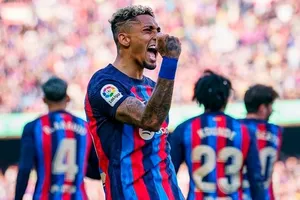 Barcelona vẫn đang bình tĩnh tiến đi trên ngôi đầu. 