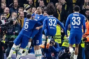 Đội ở vị trí thứ 10 tại giải Ngoại hạng đã đánh bại đội bóng đang có 10 trận thắng liên tiếp.