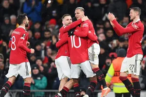 Man.United quật khởi sau thảm bại cuối tuần bằng chiến thắng 4-1 trước Real Betis để đặt một chân vào tứ kết.