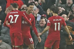 Darwin Nunez, Cody Gakpo và Mohamed Salah đang dần gắn kết trên hàng công của Liverpool.