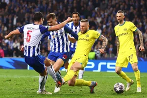 Inter Milan (phải) trở lại tứ kết lần đầu tiên kể từ năm 2011. 