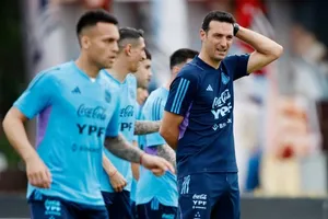 Không hề dễ dàng để HLV Lionel Scaloni duy trì khát khao cho các nhà vô địch thế giới.