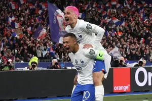 Kylian Mbappe và Antoine Griezmann cho thấy không có mối hiềm khích nào kéo dài.