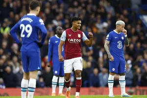 Ollie Watkins giúp Aston Villa giành chiến thắng 2-0 trước Chelsea trên sân Stamford Bridge.