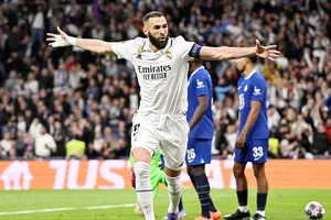 Karim Benzema một lần nữa ghi bàn vào lưới Chelsea, giúp Real Madrid giành chiến thắng 2-0.