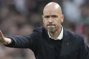 HLV Erik ten Hag cảnh báo các cầu thủ Man.United cần giữ bình tĩnh trên sân Sevilla.