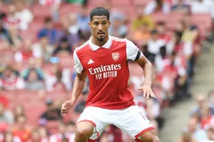 Mất William Saliba, ngay lập tức hàng thủ Arsenal lộ rõ vấn đề.