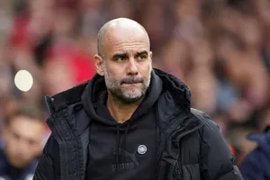 HLV Pep Guardiola đã khuấy động “trò chơi tâm ký” trước cuộc đụng độ quan trọng nhất mùa.