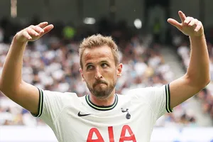 Harry Kane chấp nhận tham vọng của mình bị “giam cầm” thêm một năm nữa tại Tottenham.
