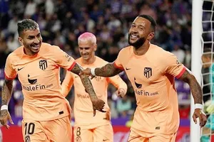 Atletico Madrid giành chiến thắng thứ 8 trong 9 vòng đấu khi đè bẹp chủ nhà Valladolid 5-2.