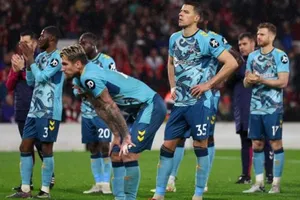 Southampton chắc chắn đã kết thúc 11 năm ở Premier League sau trận thua 3-4 trên sân Nottingham Forest.