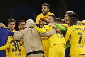 Barcelona ăn mừng khi giành chức vô địch La Liga sớm trước 4 vòng đấu.