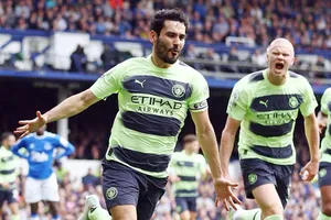 Ilkay Gundogan liên tiếp ghi những bàn thắng quan trọng đưa đội tiến sát chức vô địch.
