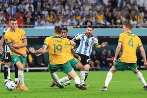 Khoảnh khắc thiên tài của Lionel Messi giúp Argentina thắng Australia 2-1 và thẳng tiến đến chức vô địch World Cup thứ 3 trong lịch sử.