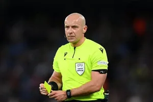 Trọng tài trận chung kết Champions League, Szymon Marciniak đang trong sự giám sát của UEFA.
