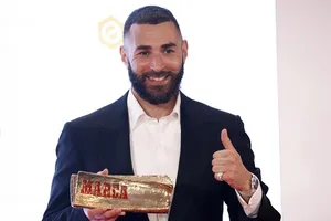 Karim Benzema nhận giải “Huyền thoại Marca” do ấn phẩm thể thao của Tây Ban Nha tổ chức.