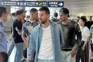Lionel Messi đã đến Bắc Kinh (Trung Quốc) bằng máy bay riêng vào thứ Bảy.