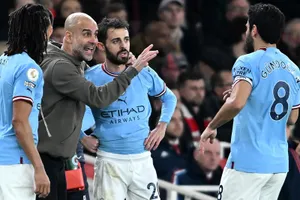 HLV Pep Guardiola rất muốn giữ chân nhất là các tiền vệ Bernardo Silva và Ilkay Gundogan.
