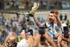 Lionel Messi tuyên bố anh không có kế hoạch cùng tuyển Argentina bảo vệ danh hiệu World Cup.
