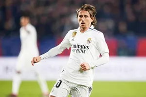 Tiền vệ Luka Modric từ chối nhiều động bóng giàu có ở Saudi Arabia và cả Qatar.
