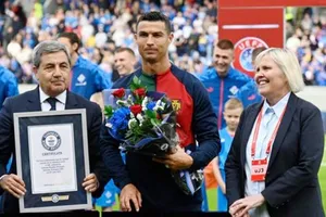 Cristiano Ronaldo đã được Guinness World Records vinh danh cán mốc 200 trận cho đội tuyển.