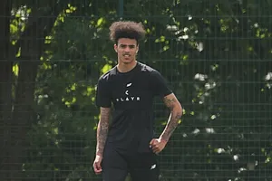 Mason Greenwood đã trở lại tập luyện với một HLV riêng.