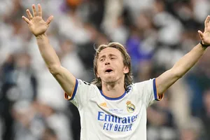 Tiền vệ Luka Modric đã chính thức ký hợp đồng mới có thời hạn 1 năm với Real Madrid.
