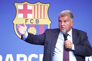 Barcelona sắp được minh oan, nhưng Chủ tịch Joan Laporta vẫn đang vướng vào rắc rối.
