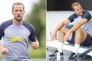 Harry Kane vẫn khá thư giãn trong những buổi tập ở Australia.