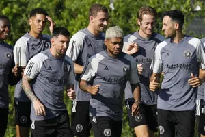 Lionel Messi đã bước ra sân tập của Inter Miami lần đầu tiên vào thứ Ba.