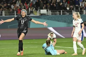 Tiền đạo Hannah Wilkinson mừng pha ghi bàn mở tỷ số ngay đầu hiệp 2.