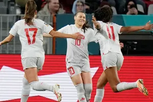 Thụy Sĩ thắng thuyết phục để vươn lên đứng đầu bảng A nhờ hiệu số so với New Zealand.