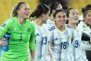 Thủ môn sinh Olivia McDaniel sẽ là niềm hy vọng của Philippines ở trận cầu quyết định.