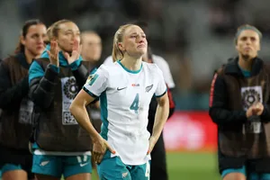 New Zealand không thể đánh bại Thụy Sĩ và trở thành quốc gia chủ nhà đầu tiên bị loại ở vòng bảng trong lịch sử World Cup.