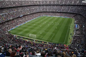 Barcelona tạm thời không còn lợi thế sân nhà Camp Nou có sức chứa 99.000 chỗ.
