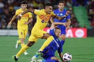Đương kim vô địch Barcelona hòa Getafe 0-0 trong một diễn biến có 9 chiếc thẻ vàng và 3 thẻ đỏ.